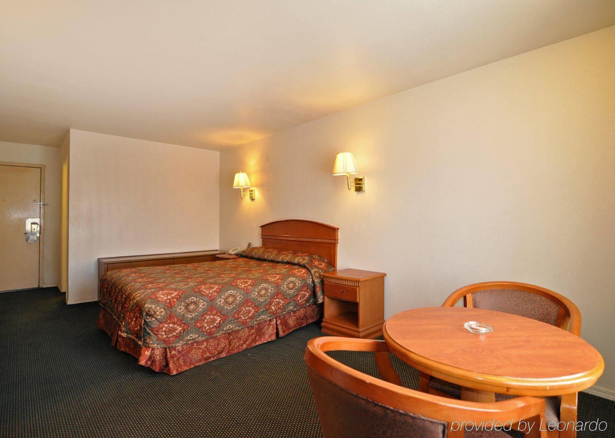 Orange Tustin Inn In オレンジ 部屋 写真