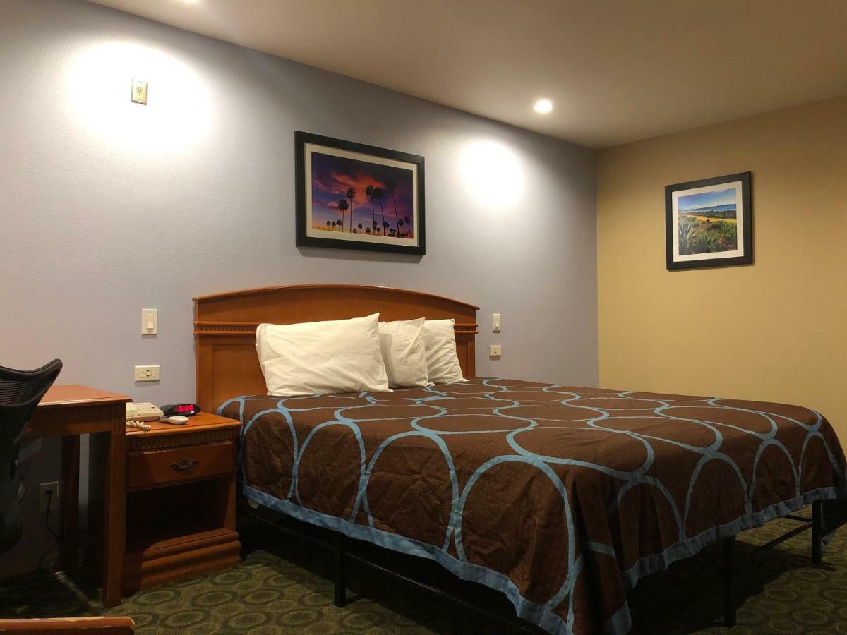 Orange Tustin Inn In オレンジ エクステリア 写真
