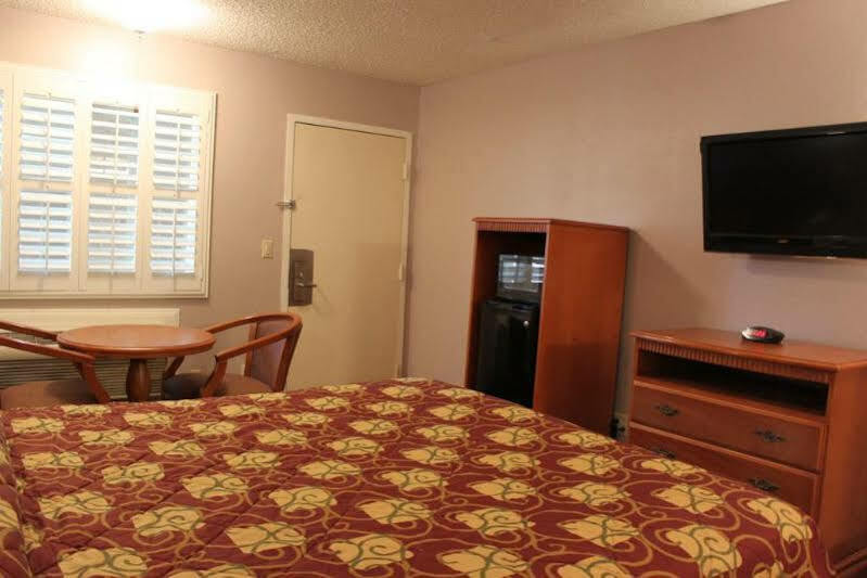 Orange Tustin Inn In オレンジ エクステリア 写真
