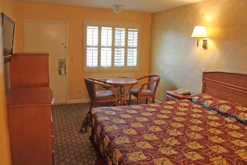 Orange Tustin Inn In オレンジ エクステリア 写真